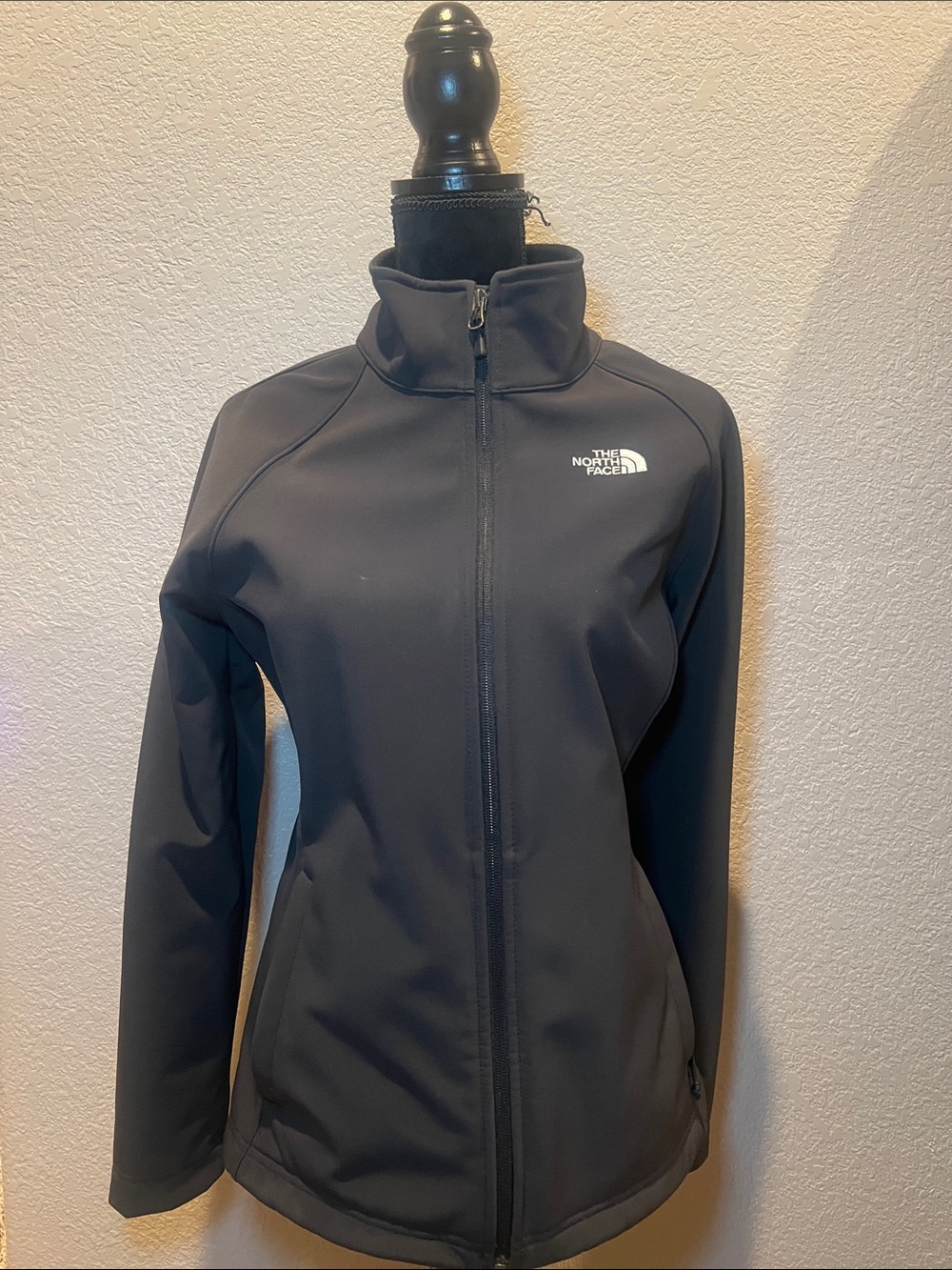 The North Face Women's Black Softshell Utility Jacket windwall